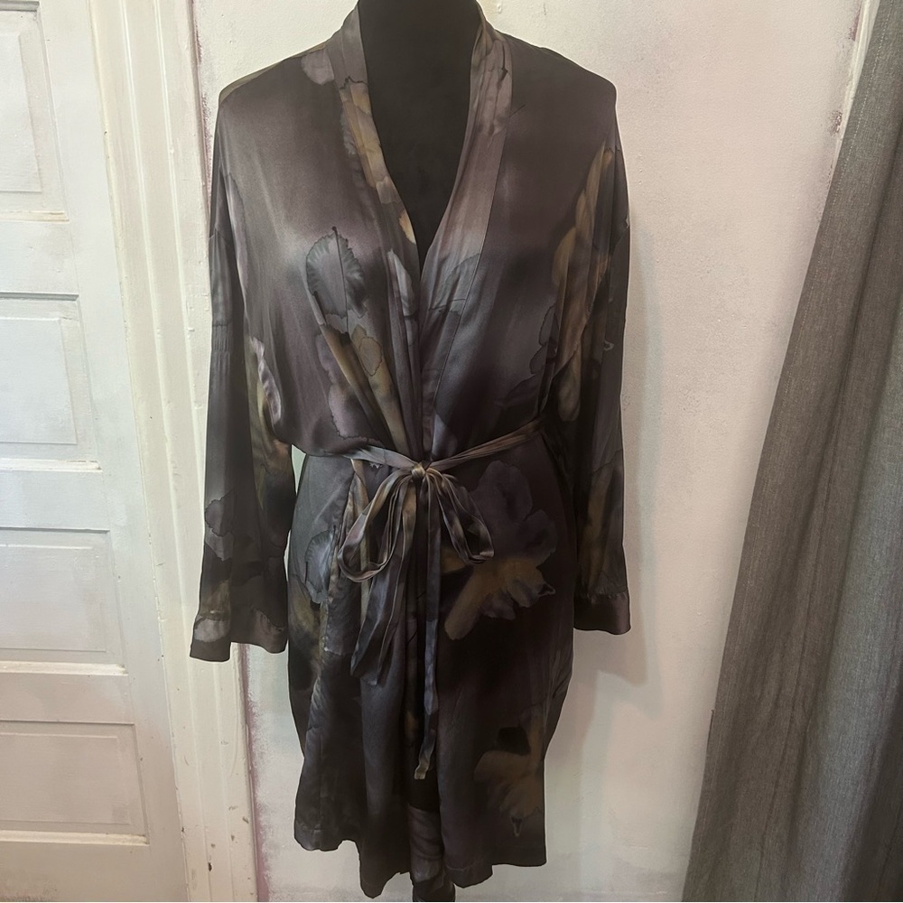 Victoria’s Secret Women Kimon Robe 100% Silk purple Belted Art to Wear XS/S Flaw